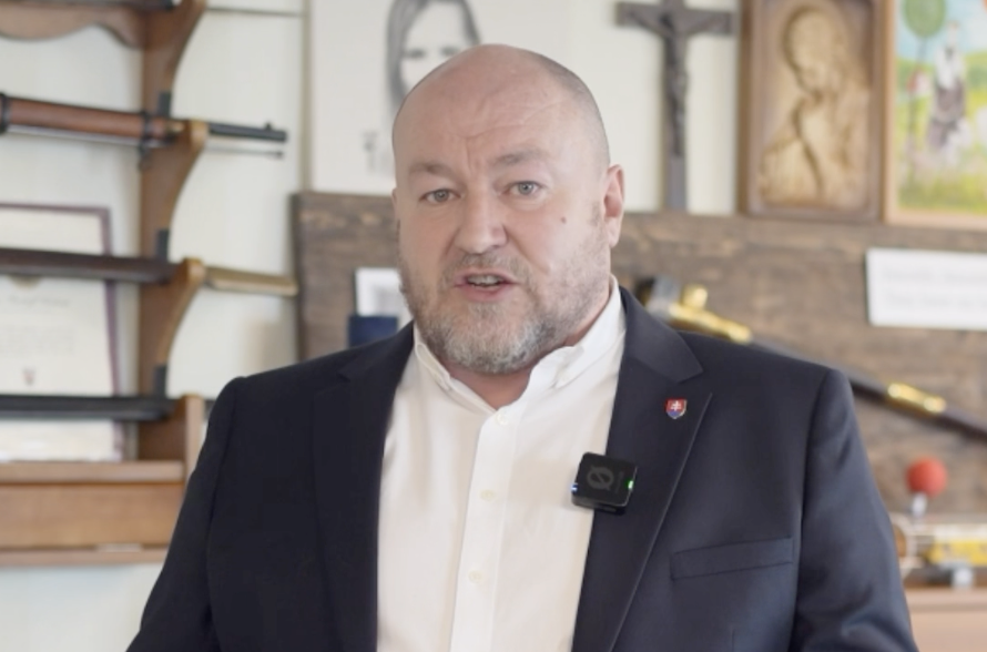 KOVÁČIK PRIVIEDOL SFZ NA MIZINU A IDE HO PRIPRAVIŤ O CELÝ MAJETOK