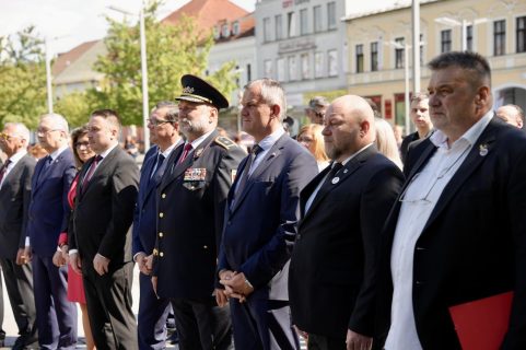 DNES SME SI VO ZVOLENE PRI PAMÄTNÍKU ČERVENEJ ARMÁDY UCTILI PAMIATKU TÝCH, KTORÍ POLOŽILI ŽIVOTY V BOJI PROTI FAŠIZMU