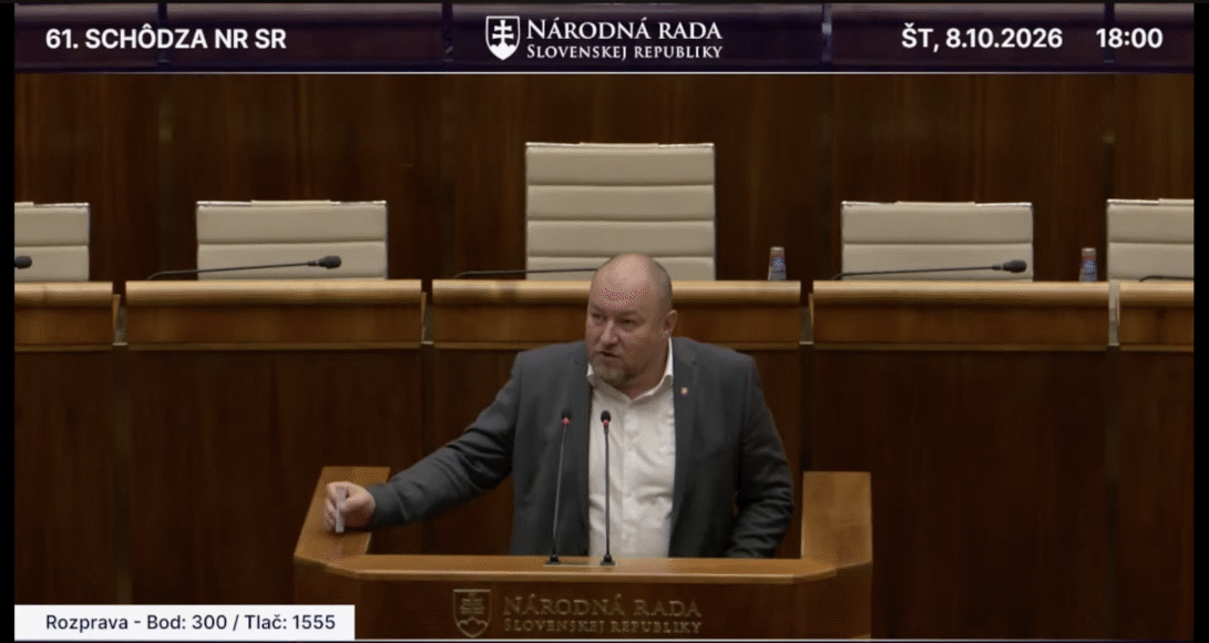 OPOZÍCIA SA VYFARBILA. UKÁZALA, ŽE NIE JE ŽIADNOU ALTERNATÍVOU K TEJTO VLÁDE